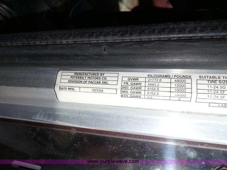 image for item J8881 2005 Peterbilt 379 semi truck