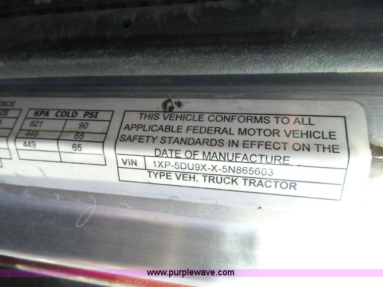 image for item J8881 2005 Peterbilt 379 semi truck