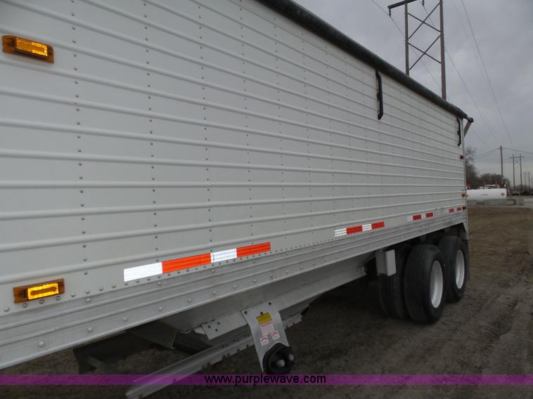 image for item J8912 2010 Timpte Super Hopper double hopper grain trailer