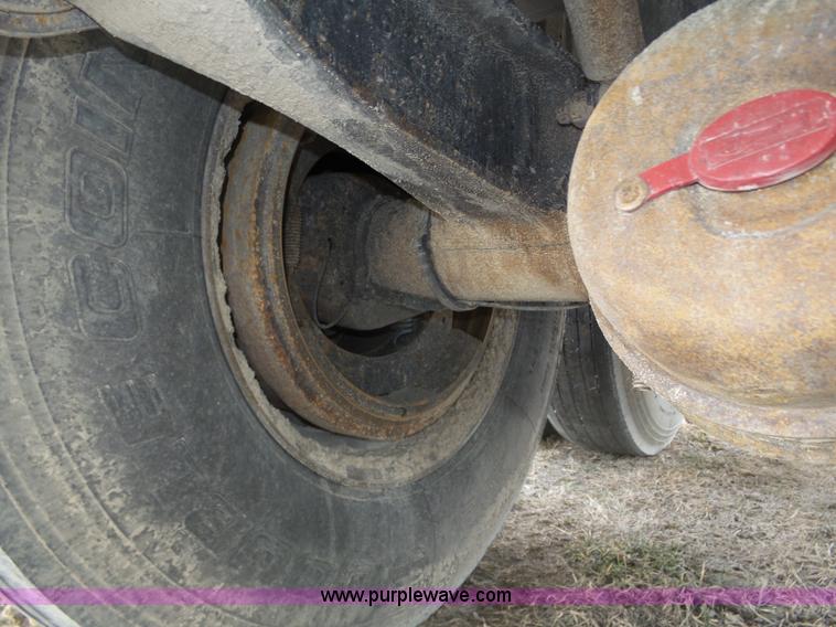 image for item J8912 2010 Timpte Super Hopper double hopper grain trailer