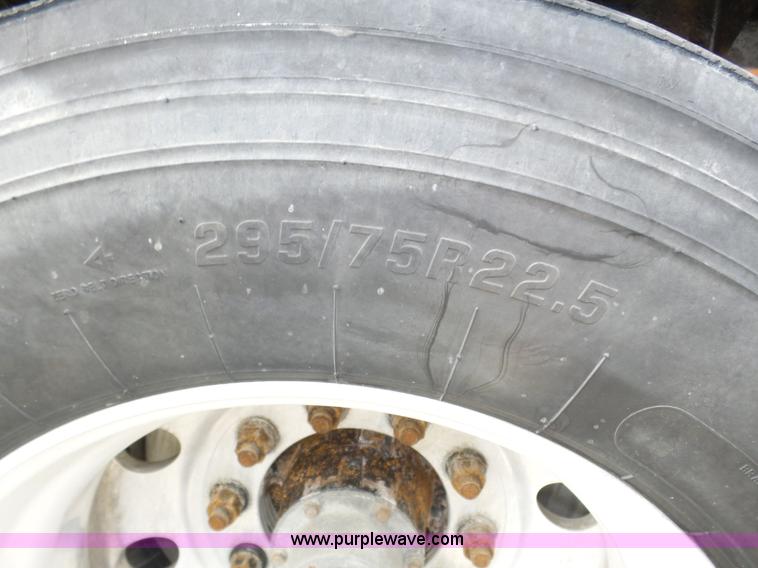 image for item J8912 2010 Timpte Super Hopper double hopper grain trailer