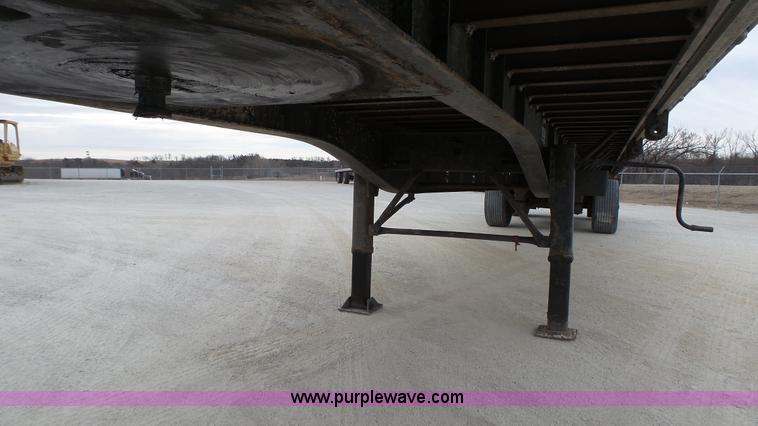 image for item K5010 2007 Transcraft Eagle II flatbed trailer