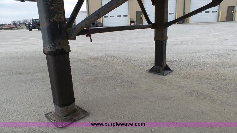 image for item K5010 2007 Transcraft Eagle II flatbed trailer