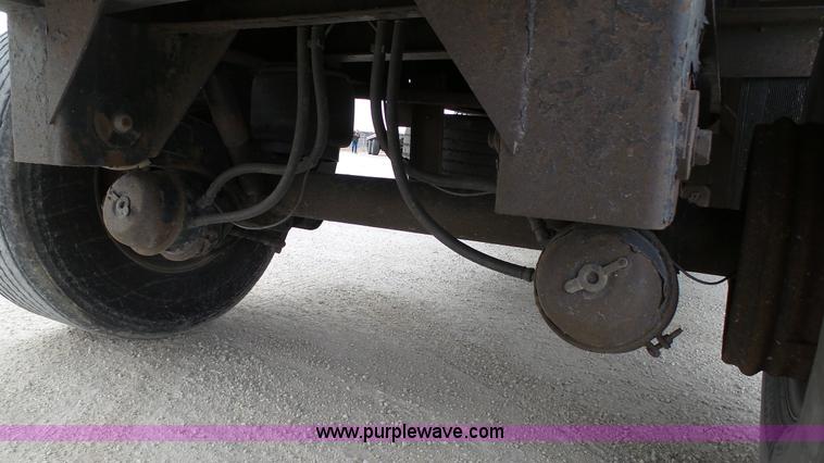 image for item K5010 2007 Transcraft Eagle II flatbed trailer