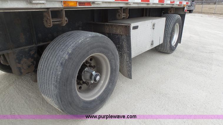 image for item K5010 2007 Transcraft Eagle II flatbed trailer