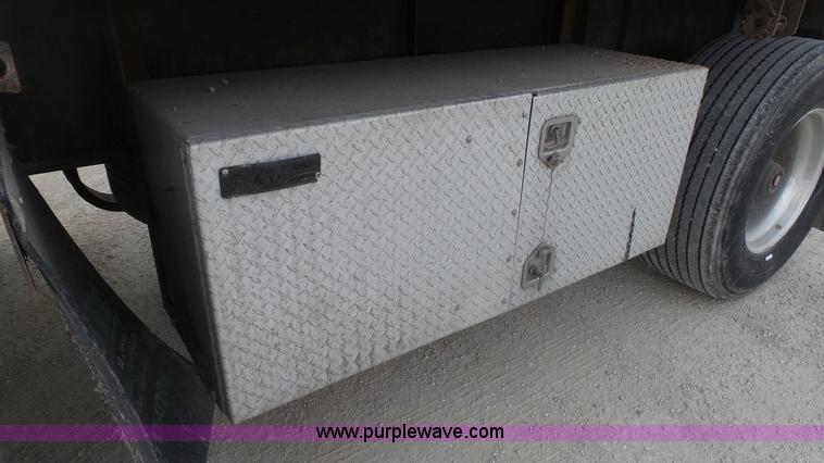 image for item K5010 2007 Transcraft Eagle II flatbed trailer