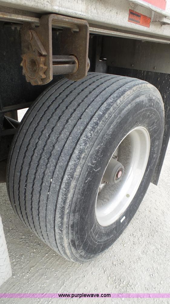 image for item K5010 2007 Transcraft Eagle II flatbed trailer