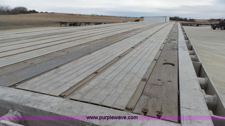 image for item K5010 2007 Transcraft Eagle II flatbed trailer