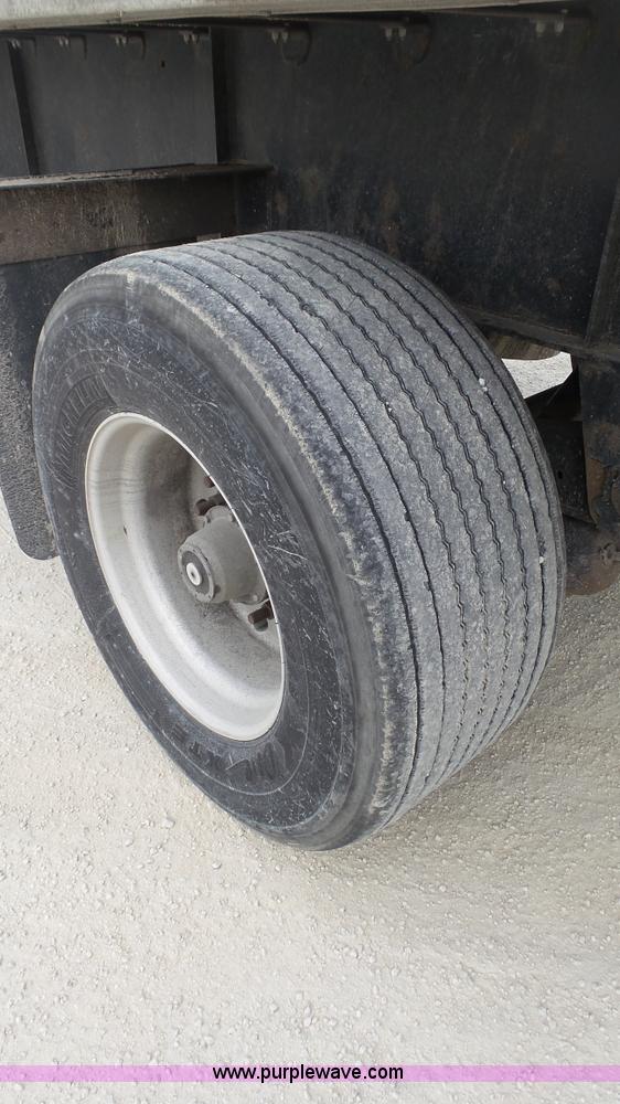 image for item K5010 2007 Transcraft Eagle II flatbed trailer