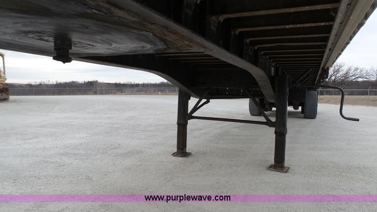 image for item K5011 2007 Transcraft Eagle II flatbed trailer
