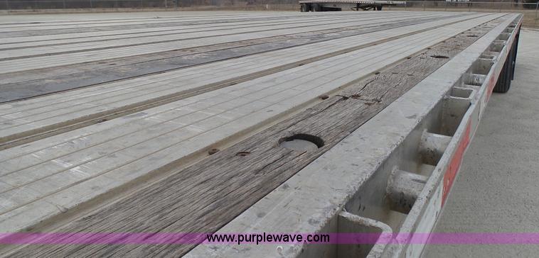 image for item K5011 2007 Transcraft Eagle II flatbed trailer