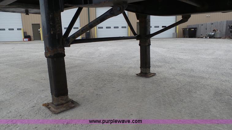 image for item K5011 2007 Transcraft Eagle II flatbed trailer