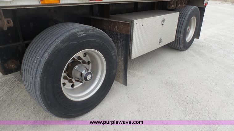 image for item K5011 2007 Transcraft Eagle II flatbed trailer