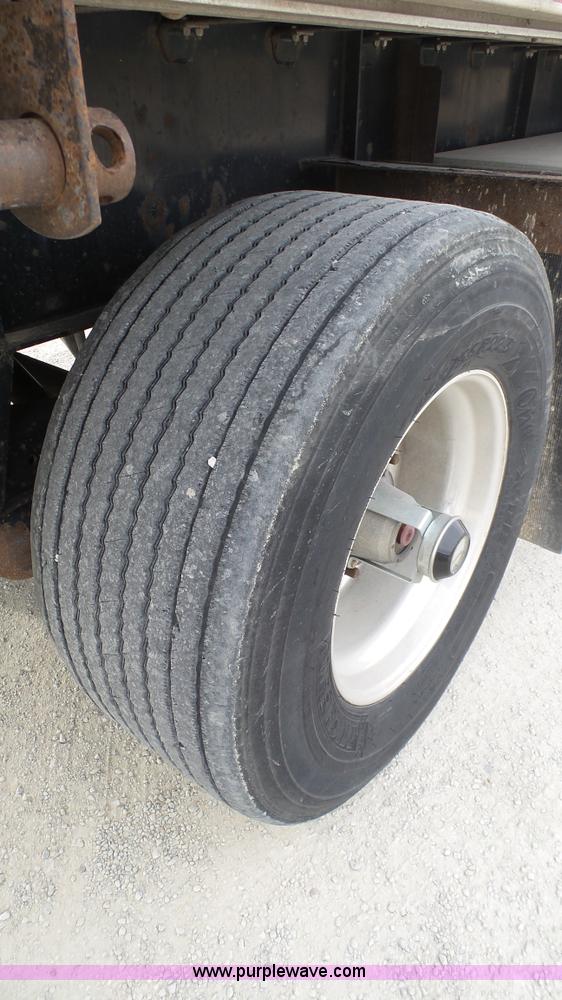 image for item K5011 2007 Transcraft Eagle II flatbed trailer