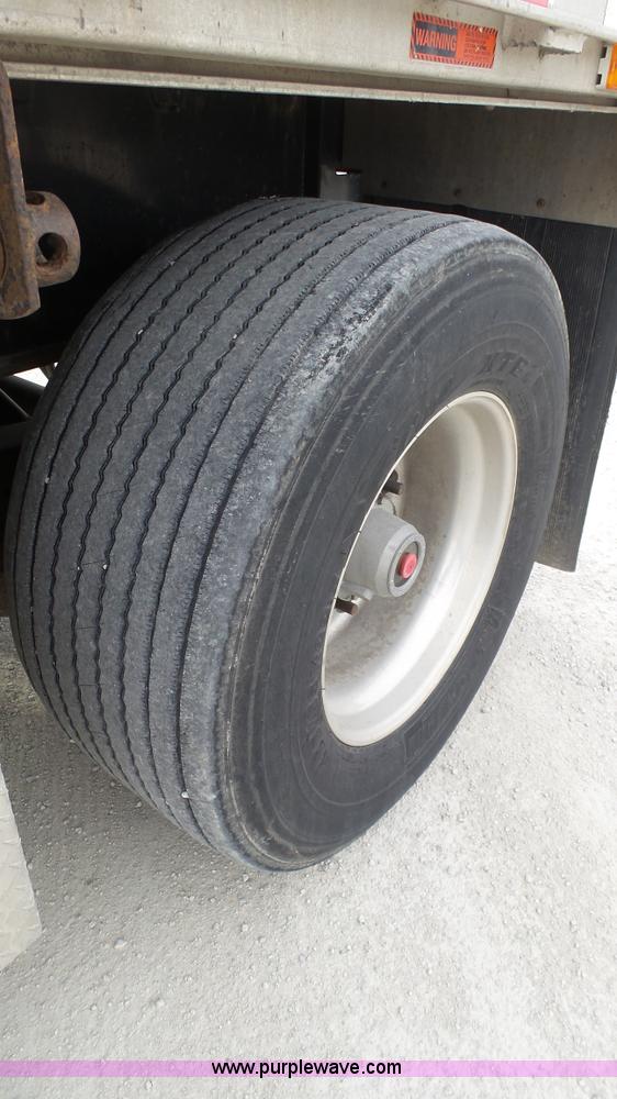 image for item K5011 2007 Transcraft Eagle II flatbed trailer