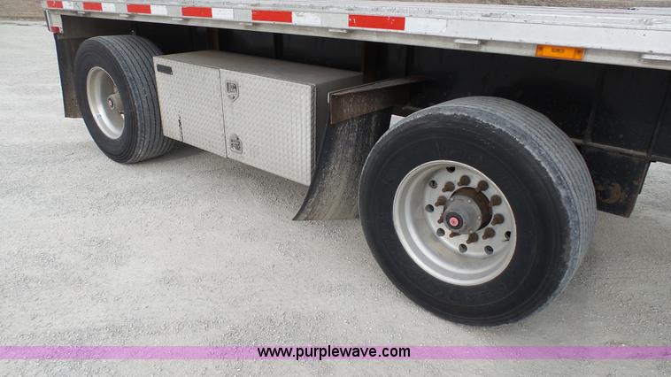 image for item K5011 2007 Transcraft Eagle II flatbed trailer