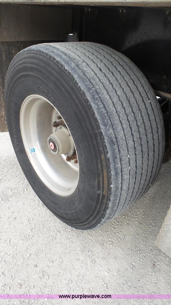 image for item K5011 2007 Transcraft Eagle II flatbed trailer