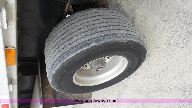 image for item K5011 2007 Transcraft Eagle II flatbed trailer