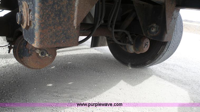 image for item K5011 2007 Transcraft Eagle II flatbed trailer