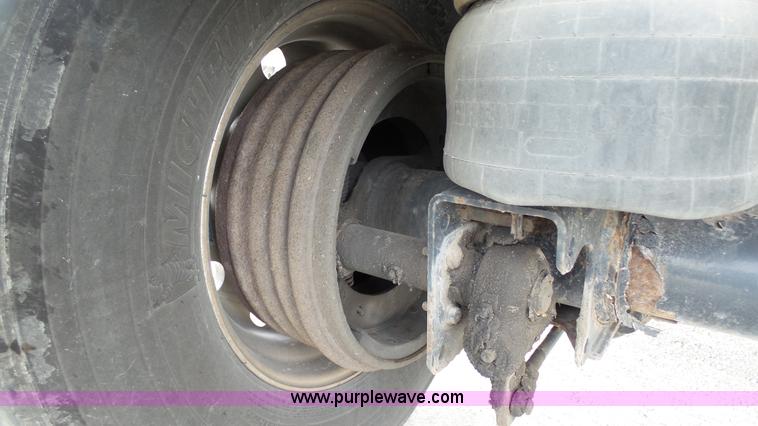 image for item K5011 2007 Transcraft Eagle II flatbed trailer