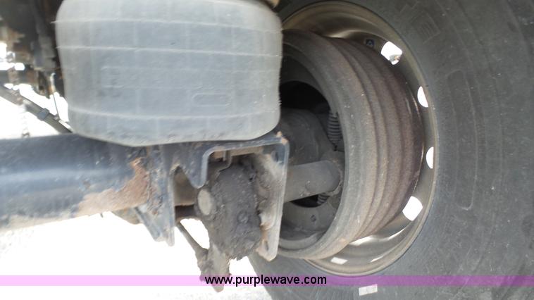 image for item K5011 2007 Transcraft Eagle II flatbed trailer