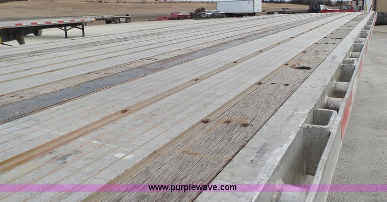 image for item K5011 2007 Transcraft Eagle II flatbed trailer