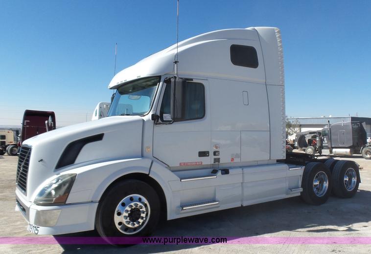 image for item K5759 2012 Volvo VNL semi truck