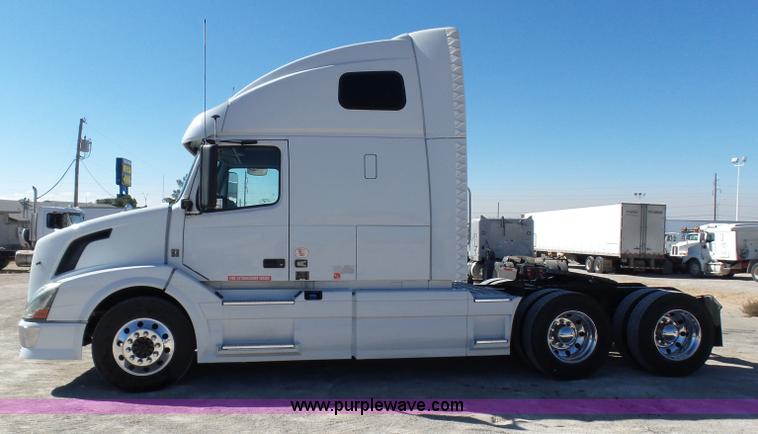 image for item K5759 2012 Volvo VNL semi truck