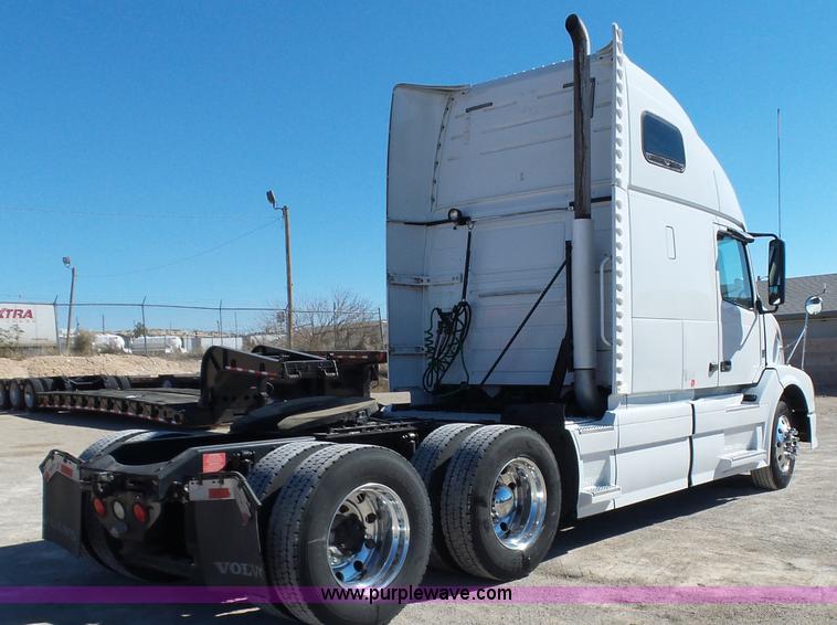 image for item K5759 2012 Volvo VNL semi truck