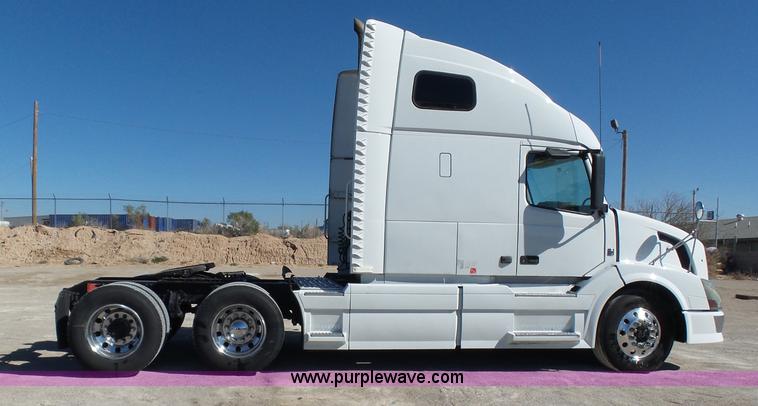 image for item K5759 2012 Volvo VNL semi truck