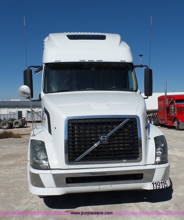 image for item K5759 2012 Volvo VNL semi truck