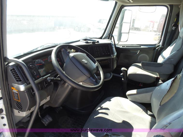 image for item K5759 2012 Volvo VNL semi truck