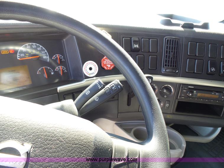 image for item K5759 2012 Volvo VNL semi truck