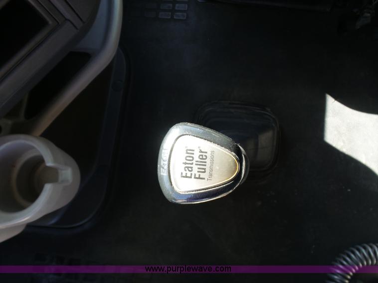 image for item K5759 2012 Volvo VNL semi truck