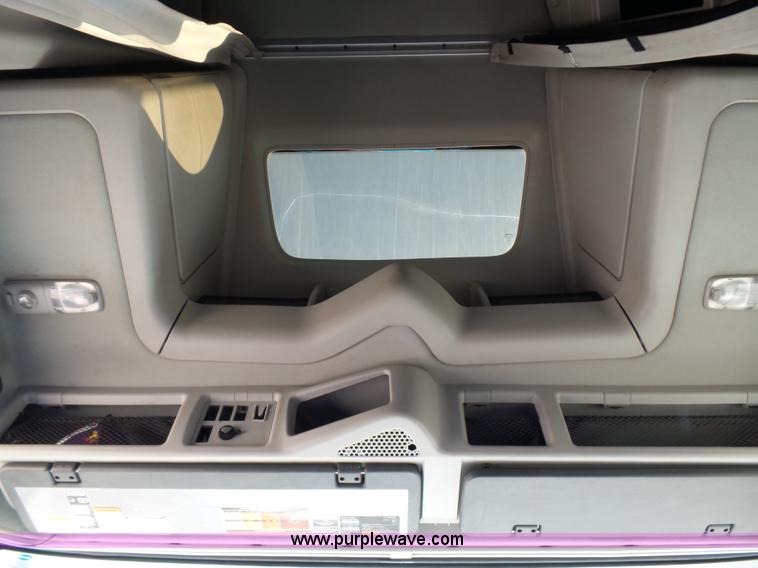 image for item K5759 2012 Volvo VNL semi truck