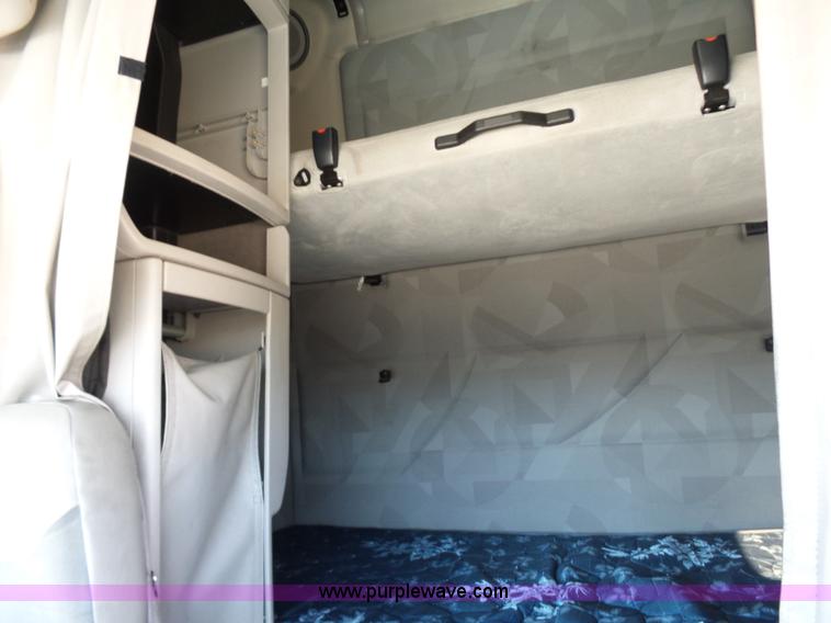 image for item K5759 2012 Volvo VNL semi truck