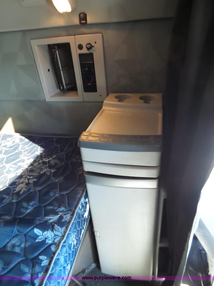 image for item K5759 2012 Volvo VNL semi truck