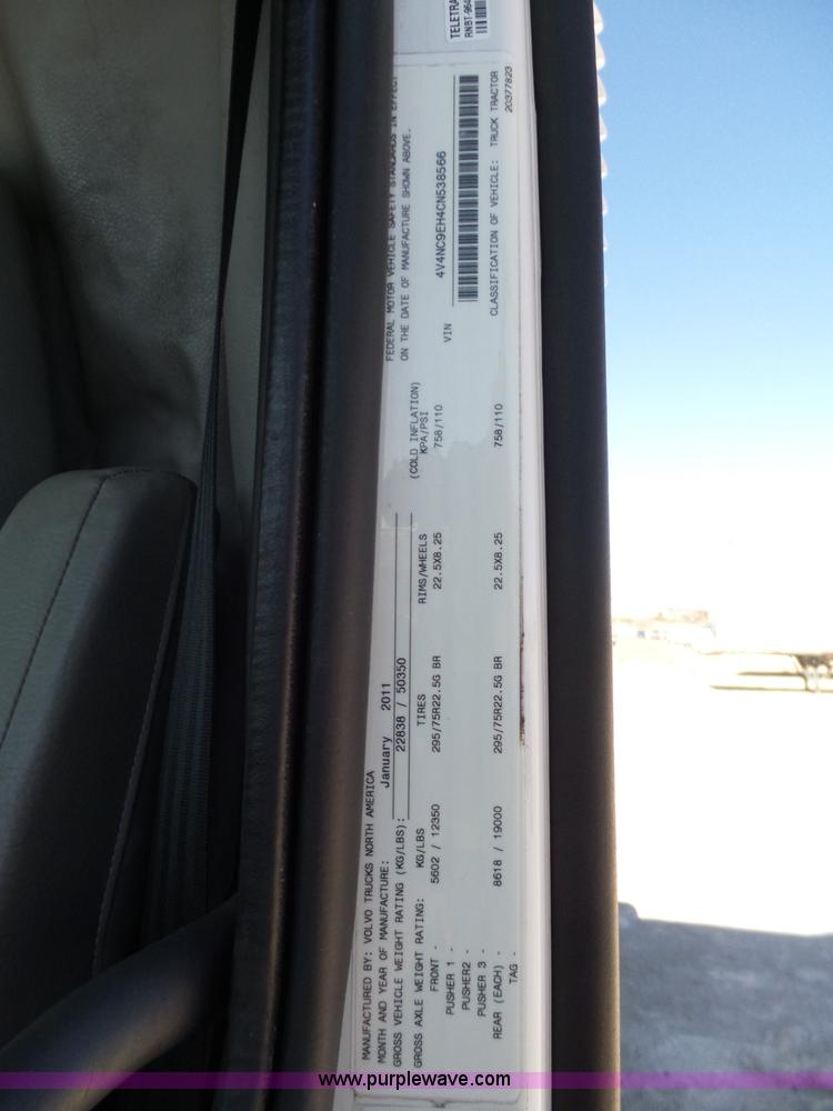 image for item K5759 2012 Volvo VNL semi truck