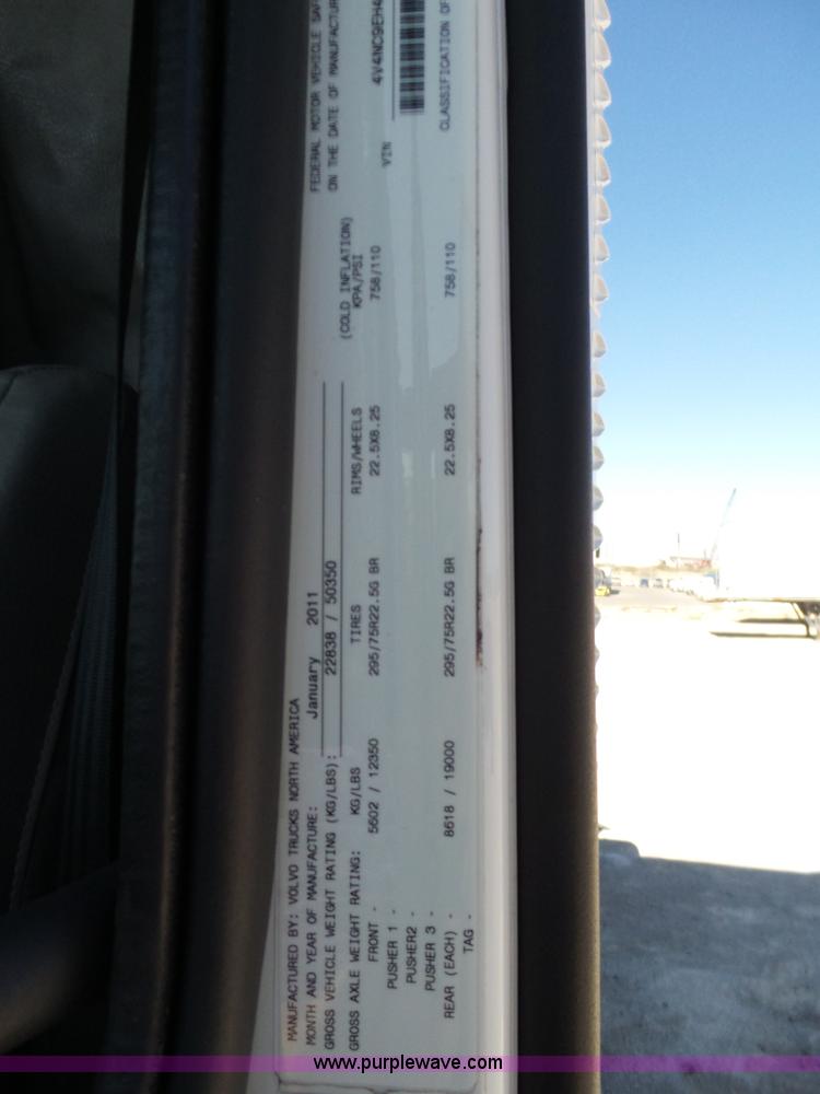 image for item K5759 2012 Volvo VNL semi truck