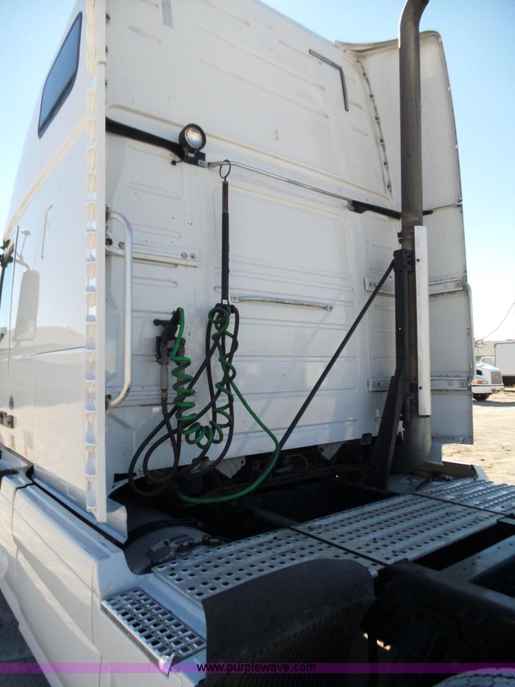 image for item K5759 2012 Volvo VNL semi truck