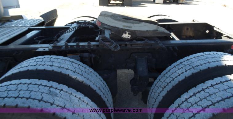 image for item K5759 2012 Volvo VNL semi truck