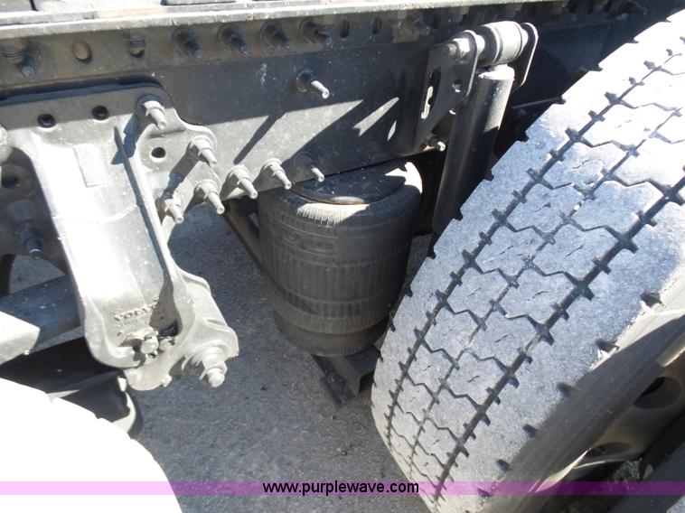 image for item K5759 2012 Volvo VNL semi truck