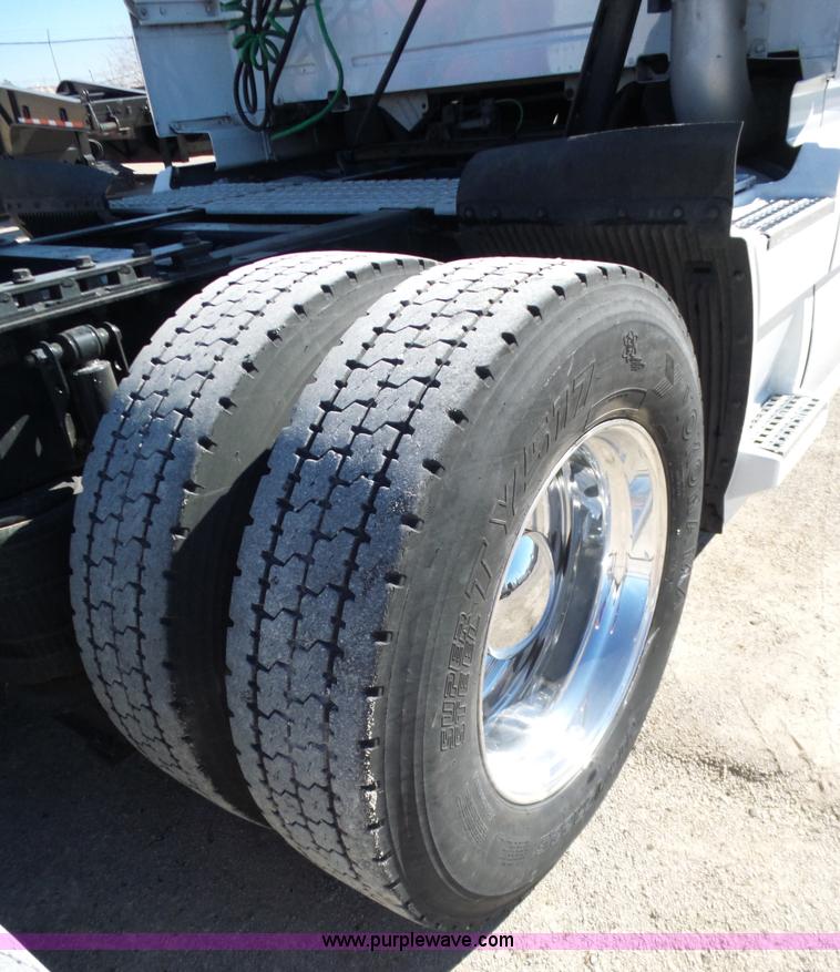 image for item K5759 2012 Volvo VNL semi truck