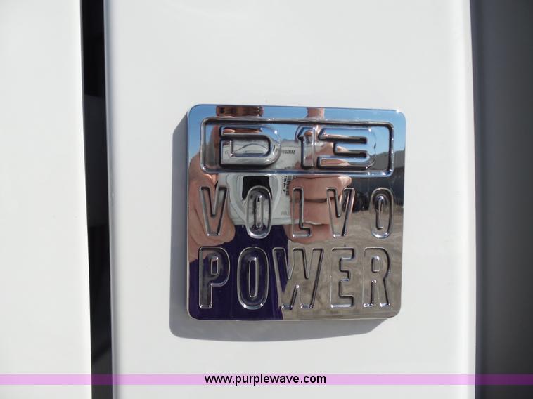 image for item K5759 2012 Volvo VNL semi truck