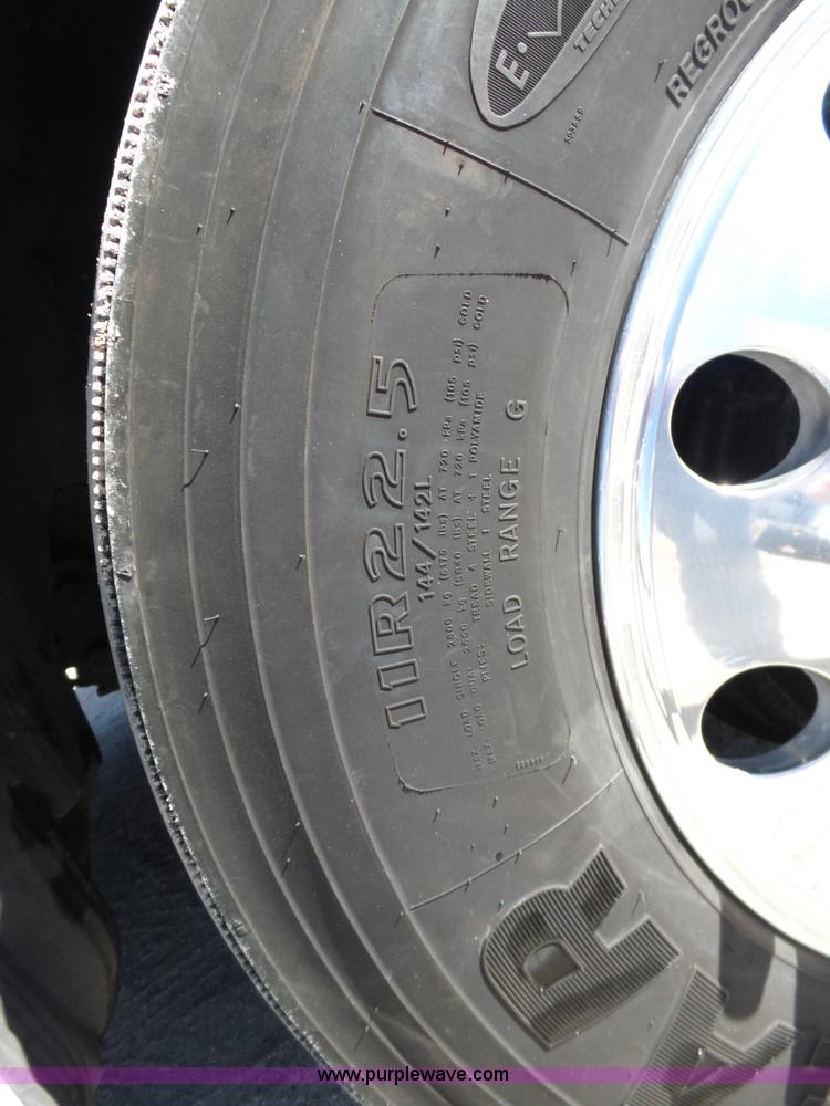 image for item K5759 2012 Volvo VNL semi truck