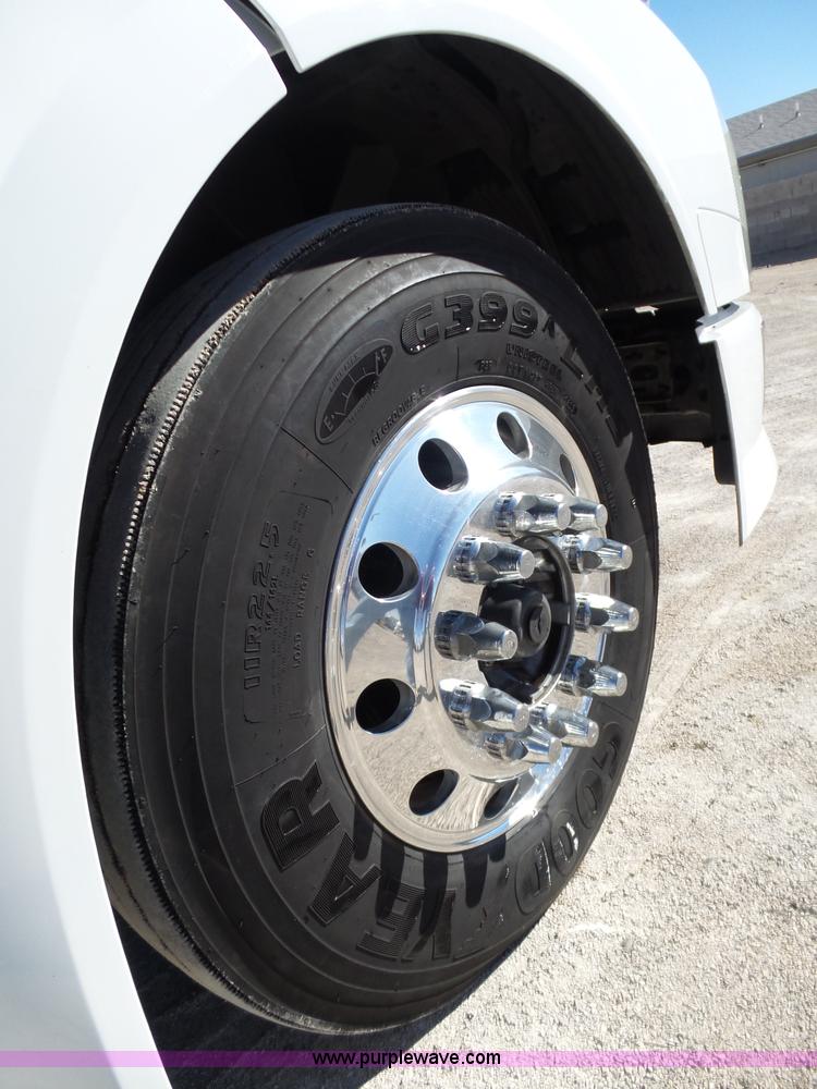 image for item K5759 2012 Volvo VNL semi truck