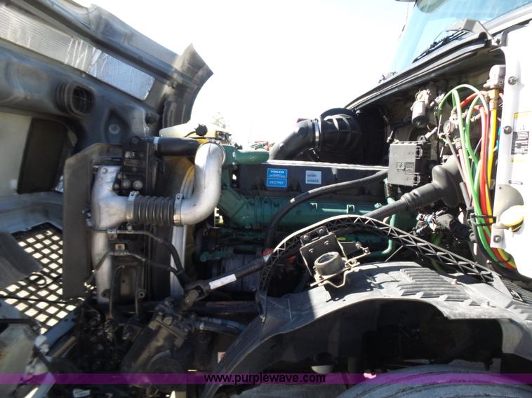 image for item K5759 2012 Volvo VNL semi truck