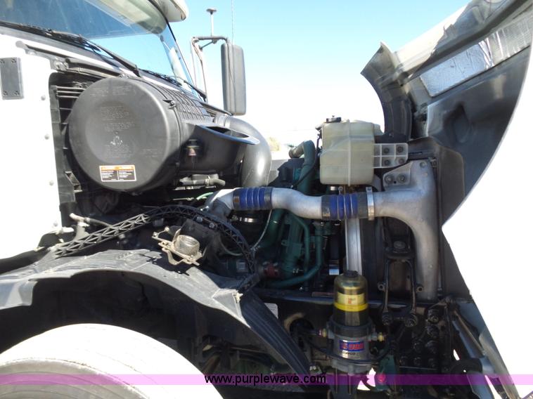 image for item K5759 2012 Volvo VNL semi truck