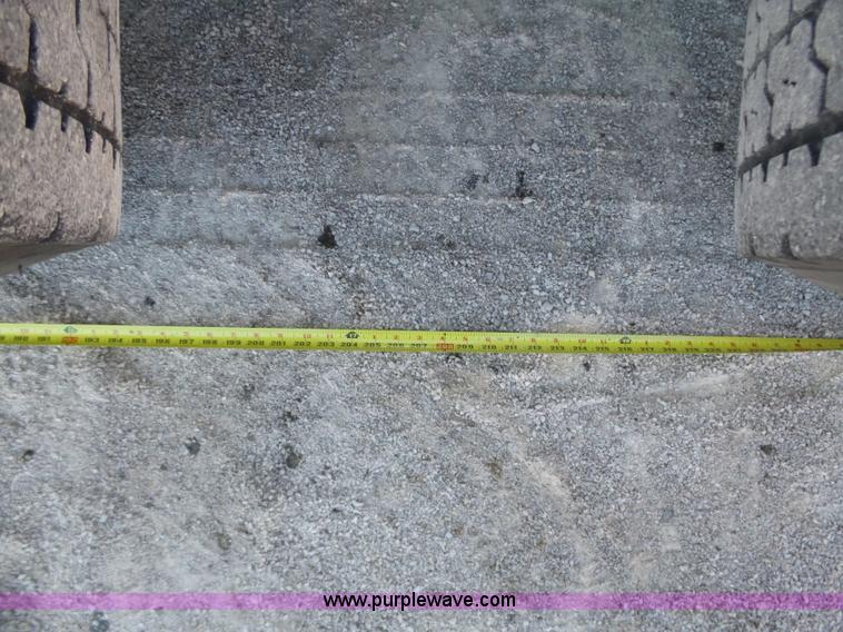 image for item K5759 2012 Volvo VNL semi truck