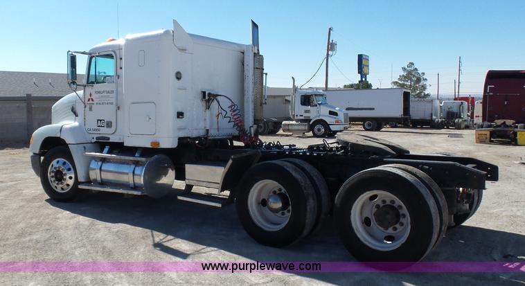image for item K5760 1996 Freightliner FLD112 semi truck